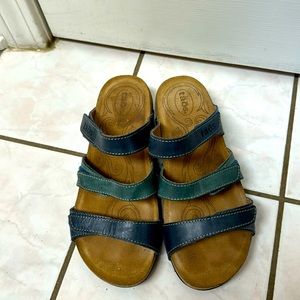 Taos sandals adjustable straps. Size 36
